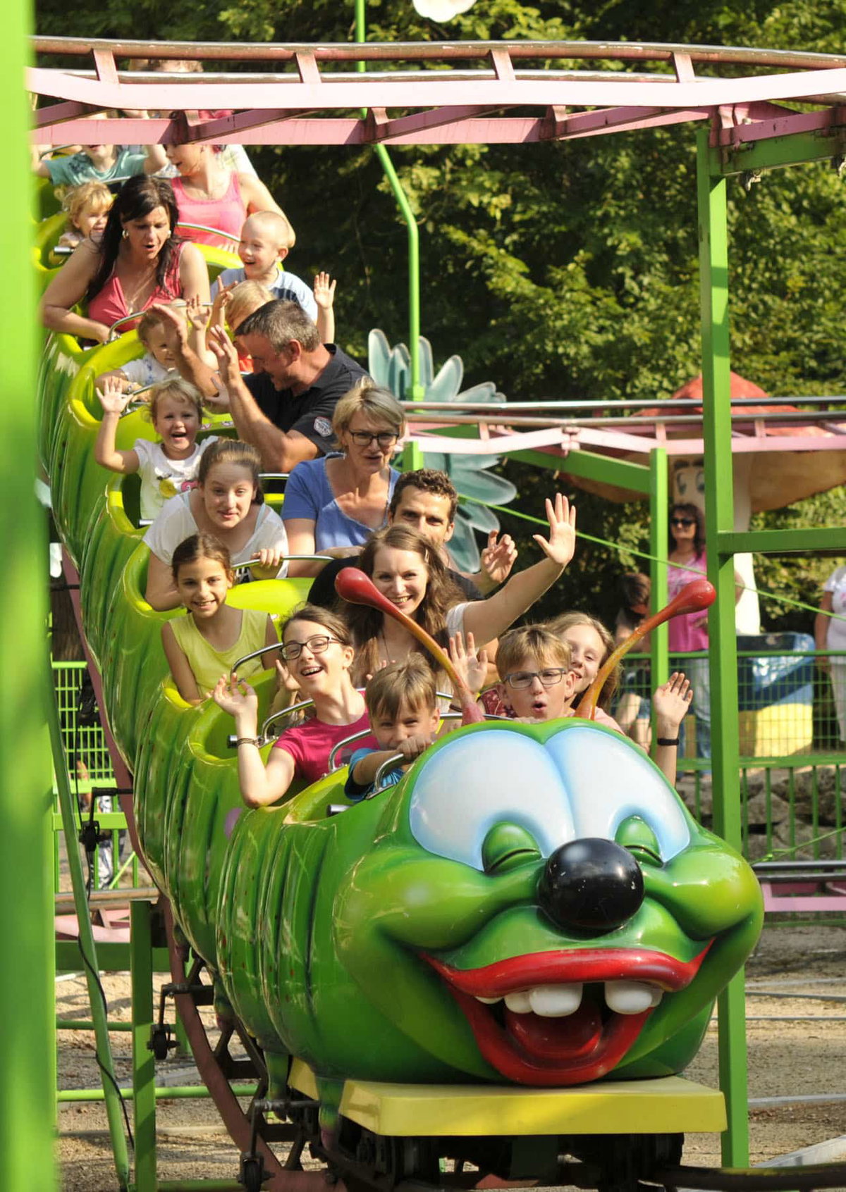 Die Kinderbahnraupe im Freizeitpark Plohn