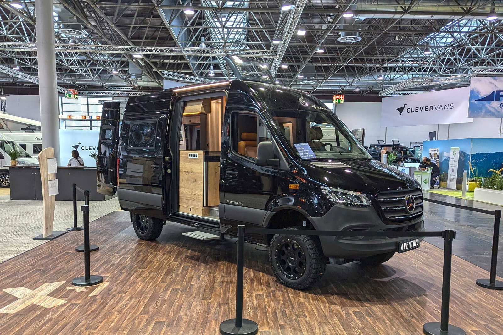 Innovations Caravan Salon 2024: Clever Aventuro 600 - sprytny sprinter z napędem na wszystkie koła dla 2 osób