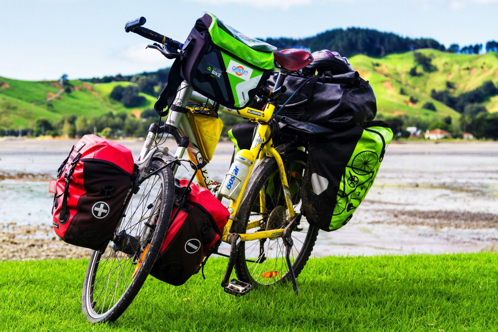 Bikepacking: Przygoda na dwóch kółkach - wskazówki dotyczące niedrogiego sprzętu i najlepszych tras