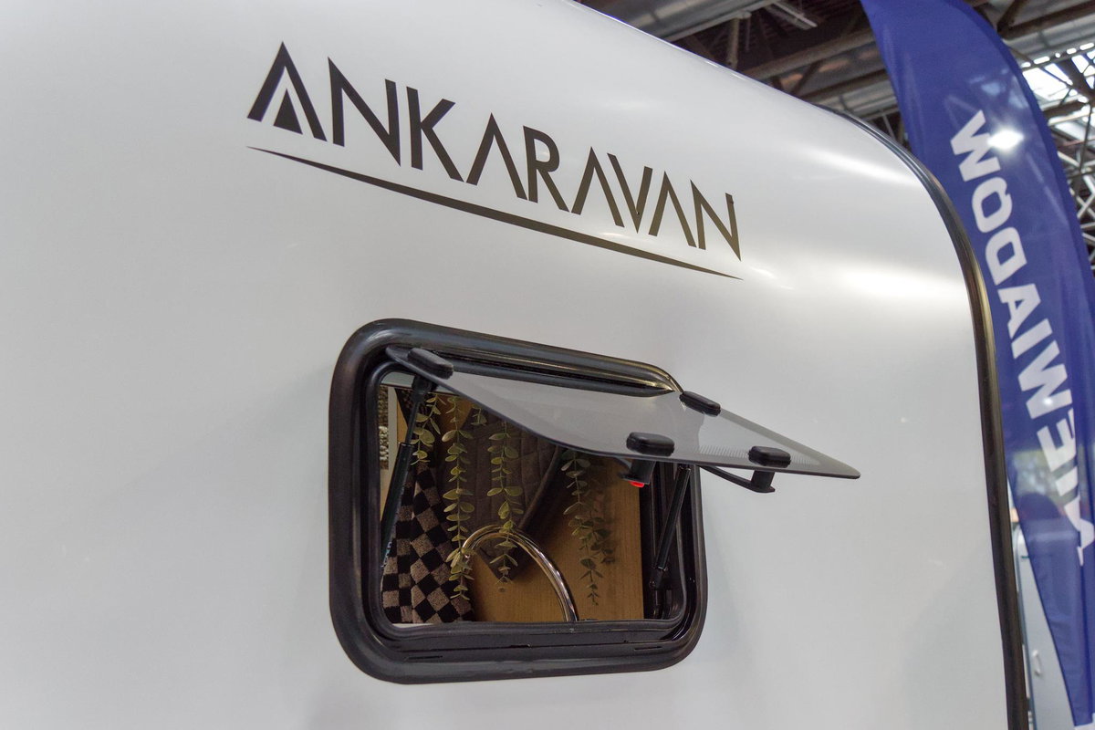 Okno wystawowe Ankaravan Mini 270