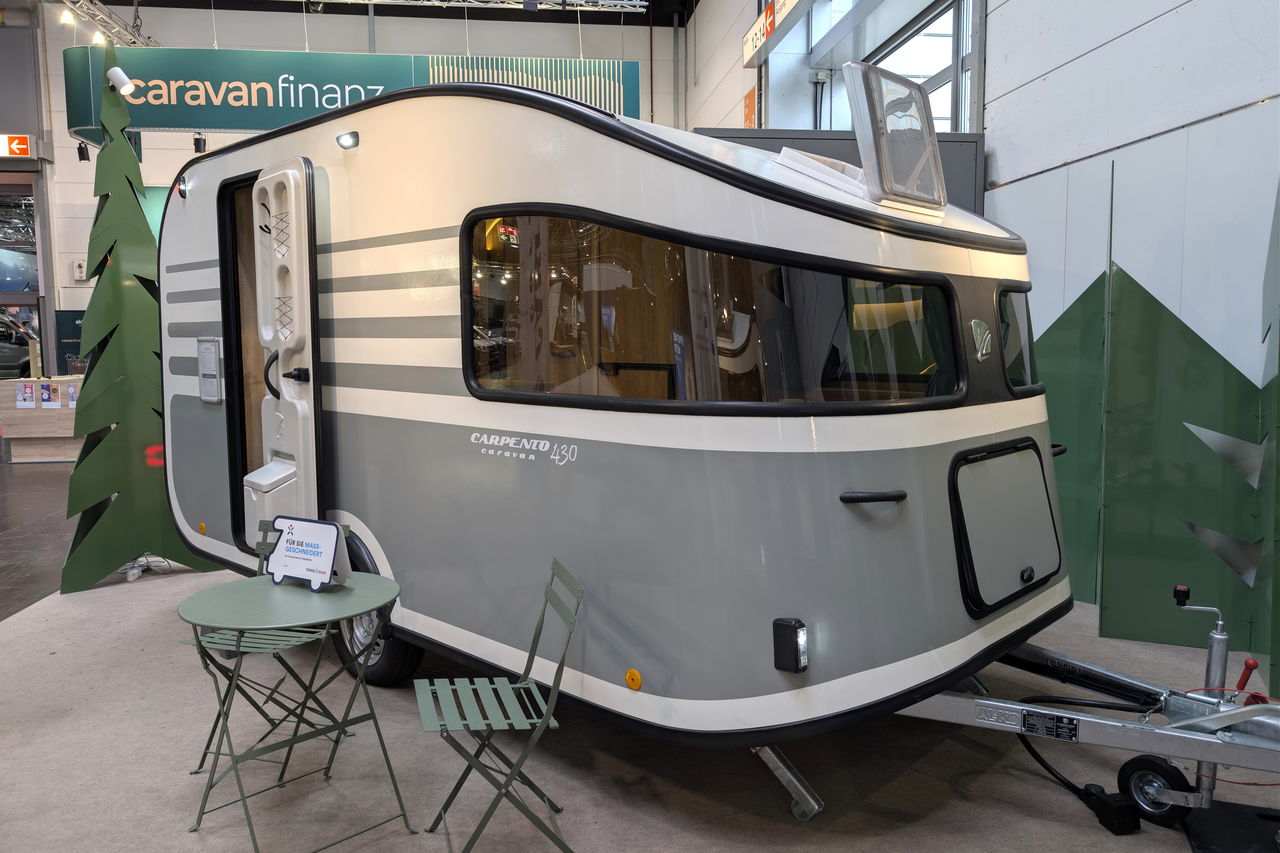 Carpento 430 D (2027): Kompaktowa minikaravana dla rodzin w retro designie